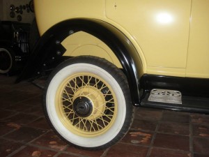 Chevrolet-1930-Ramona-Amarelo-35