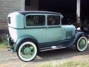 Ford-1928-Tudor-Aqua-29